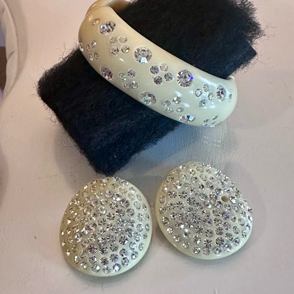 Vintage Weiss Gorgeous Ivory and Clear Rhinestone Earrings